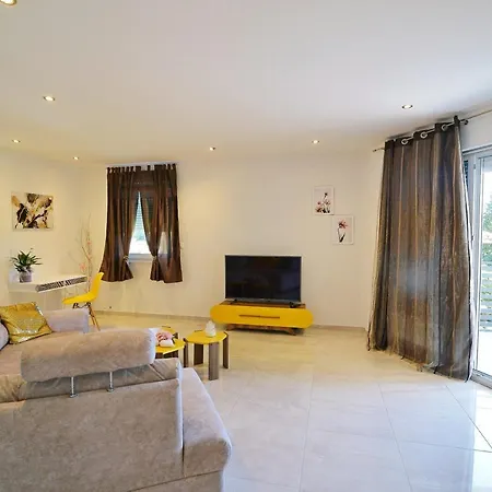 Apartment Apt3 - Perla With Swimming Pool, - Opatija