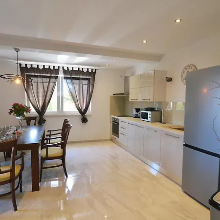 公寓 Apt3 - Perla With Swimming Pool, - Opatija 洛夫兰